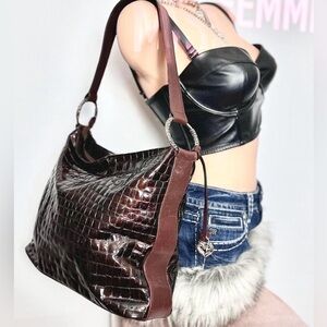 Crocodile-Embossed Shoulder Bag•Excellent condition